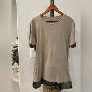 City Streets Tan camo Short Sleeve Tee Crew Neck looks like 2 tees SZ M GUC
